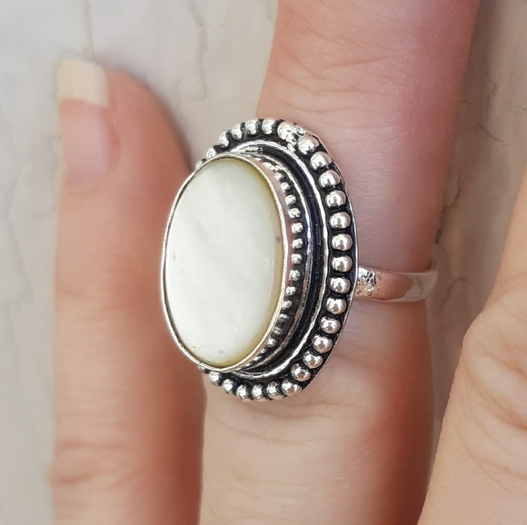 New Mother of Pearl 925 Silver Ring. - Picture 4 of 7